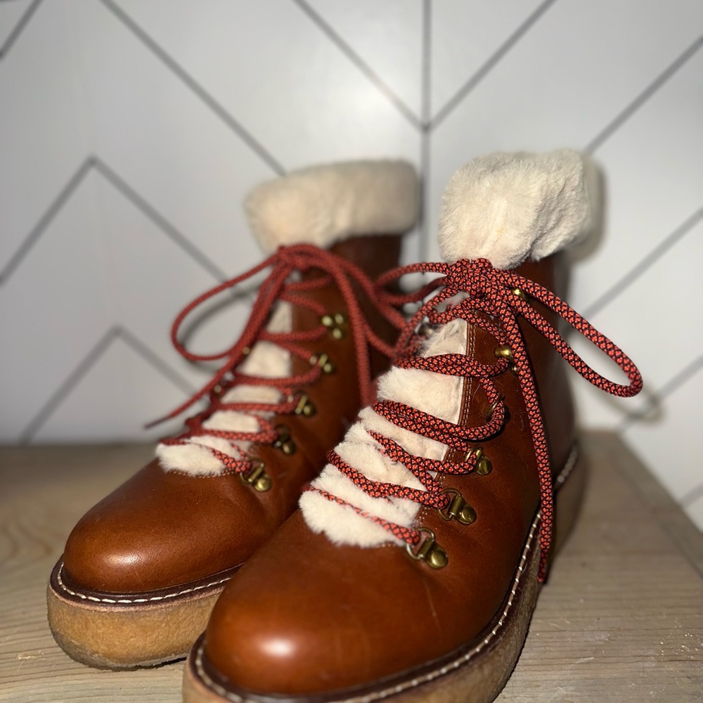 Leather winter boots with wedge crepe sole